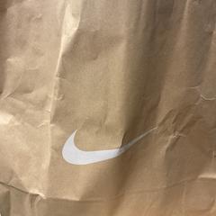 Felpa, come riportato da Designer Outlet Roosendaal utilizzando iLost