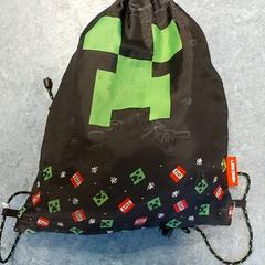 体操着袋 - zwart がiLostで Centraal magazijn によって報告されました