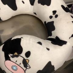 Cushion & Neck pillow Cow, jak nahlášeno MEININGER Hotel Copenhagen pomocí iLost