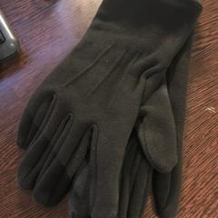 Handschoenen zwart, come riportato da Pathé Breda utilizzando iLost