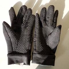 Klær - Handschoenen, som rapportert av Regio Limburg - Leuven ved bruk av iLost