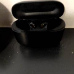 Headphone case, as reported by Qbuzz servicepunt  Emmen using iLost