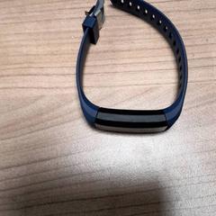 Okos óra Blauw, amint azt Transdev Hoeksche Waard Goeree Overflakkee az iLost segítségével jelentette.