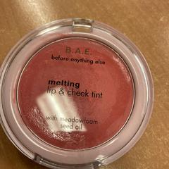 Make up, as reported by Pathé Eindhoven using iLost