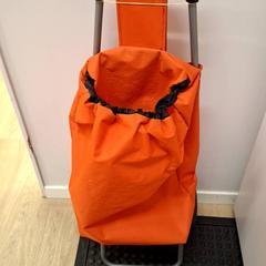 Nákupní košík Rouge orange, jak nahlášeno IKEA Rouen Tourville-La-Rivière pomocí iLost