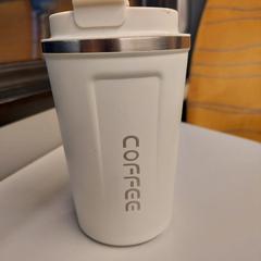 Witte koffiemok, gerapporteerd met iLost