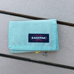 Peňaženka - Qoussaiya, ako bolo nahlásené Centraal magazijn pomocou iLost