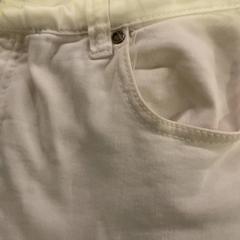 Broek Blanc, zoals gemeld door MEININGER Hotel Marseille Centre la Joliette met iLost