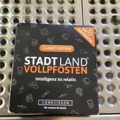 Kartenspiel, amint azt MEININGER Hotel Berlin Alexanderplatz az iLost segítségével jelentette.