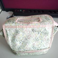 Uzsonnás doboz CALISTA, amint azt Twisto az iLost segítségével jelentette.