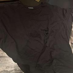 T shirt t-shirt zwart, zoals gemeld door Van der Valk Hotel Amsterdam-Amstel met iLost