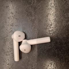 Audiologic Airpods, as reported by Rotterdam The Hague Airport using iLost