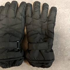 Kleding  - Handschoenen zwart, a été signalé par Centraal magazijn utilisant iLost