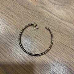 İLost kullanarak Designer Outlet Roosendaal tarafından bildirildiği gibi Küpe Goudkleurig grote ring