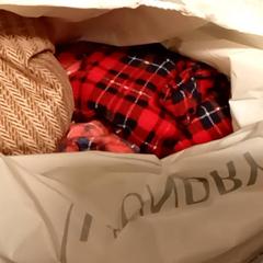 Vestiti, come riportato da Mövenpick Hotel Amsterdam City Centre utilizzando iLost