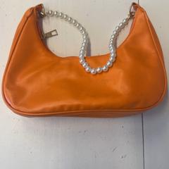 Portemonnee Ottens, como reportado por De Helden van Oranje & Kingsland Festival utilizando o iLost