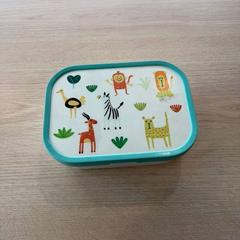 Uzsonnás doboz, amint azt Van Heugten Tours az iLost segítségével jelentette.