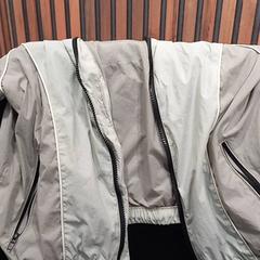 Impermeable, segons ha informat allGo Almere mitjançant iLost