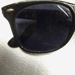 Gafas de sol negras, ha sido reportado por IKEA Valladolid con iLost