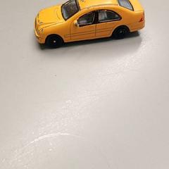 Jostailuzko autoa Geel, gisa salatu by Burgers' Zoo iLost erabiliz