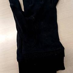 Gants Noirs, a été signalé par IKEA Tours utilisant iLost