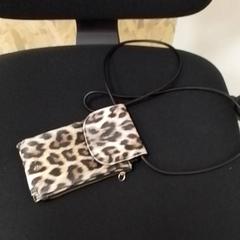 Clutch bag SIELINOU, as reported by ilévia using iLost