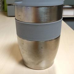 Šálek na pití, jak nahlášeno Centraal magazijn pomocí iLost