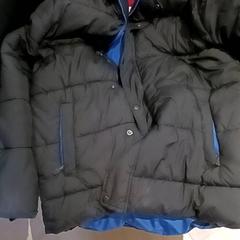 Casaco Zwart binnen blauw, como reportado por RRReis IJssel-Vecht utilizando o iLost