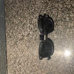 Napszemüveg Zwart, amint azt Van der Valk Hotel Wolvega Heerenveen az iLost segítségével jelentette.