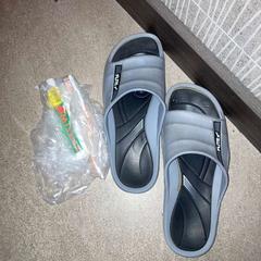 Sandalia & Hortzetako eskuila Gray, gisa salatu by Van der Valk Duiven bij Arnhem A12 iLost erabiliz