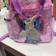 Hátizsák Roze Stitch, amint azt Regio Antwerpen - Brussel az iLost segítségével jelentette.