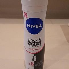 Desodorante Nivea, ha sido reportado por Van der Valk Hotel Schiphol con iLost