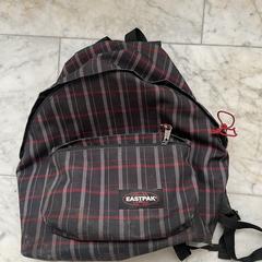 Rugzak Eastpak gevonden in trein op 6 december, jak bylo nahlášeno na iLost