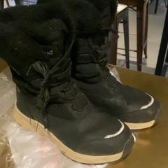 Shoe Black snow boot, as reported by MEININGER Hotel Copenhagen using iLost