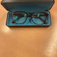 Brillenkoker met bril, come riportato da Pathé Eindhoven utilizzando iLost