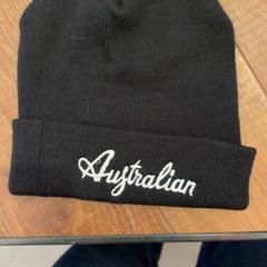 İLost kullanarak Hotel Arena tarafından bildirildiği gibi Pet Black with “Australian” in white