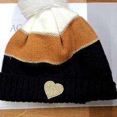 Beanie, como reportado por IKEA Paris Nord Roissy utilizando o iLost