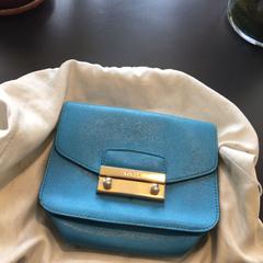 Torba Blue, leather with gold strip, zgłoszono przez MEININGER Hotel Milano Garibaldi przy użyciu iLost