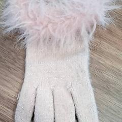 Glove, as reported by CARS HANGARD using iLost