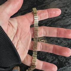 Gouden armband, come riportato a iLost