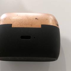 Elektronik - Earpod case zwart/goud, gemeldet von Regio Oost-Vlaanderen über iLost