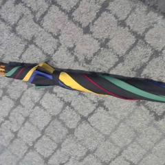 Paraplyer, rapporterat av Relais Azalys med iLost