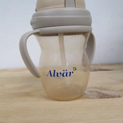 Drinking cup Kunstof beige met rietje, as reported by IKEA Heerlen using iLost