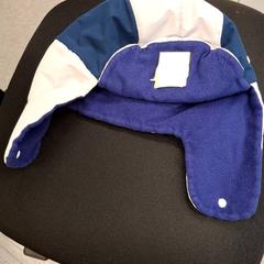 Une chapka blanche/bleue がiLostで IKEA Marseille La Valentine によって報告されました