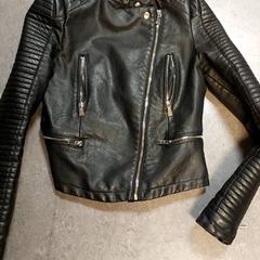 Klær - Jas zwart, som rapportert av Regio Oost-Vlaanderen ved bruk av iLost