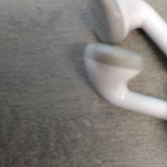 Auricular Wit met draad, segons ha informat Arriva Friesland / Groningen mitjançant iLost
