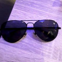 Des lunettes de soleil, a été signalé par EBS Tramplein utilisant iLost