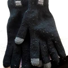 Luvas, como reportado por EBS Tramplein utilizando o iLost