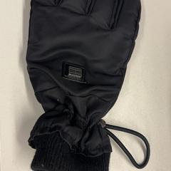 قفاز Zwart، كما تم الإبلاغ عنه بواسطة Pathé Schouwburgplein عبر iLost