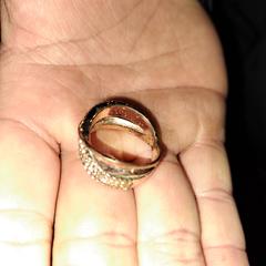 Ring met steentjes, amint azt az iLostnak jelentették.